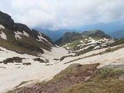 53 Attraverso facilmente seguendo la traccia battuta strisciate di neve 